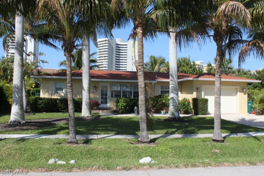 220 W Flamingo Cir., Marco Island, FL 34145