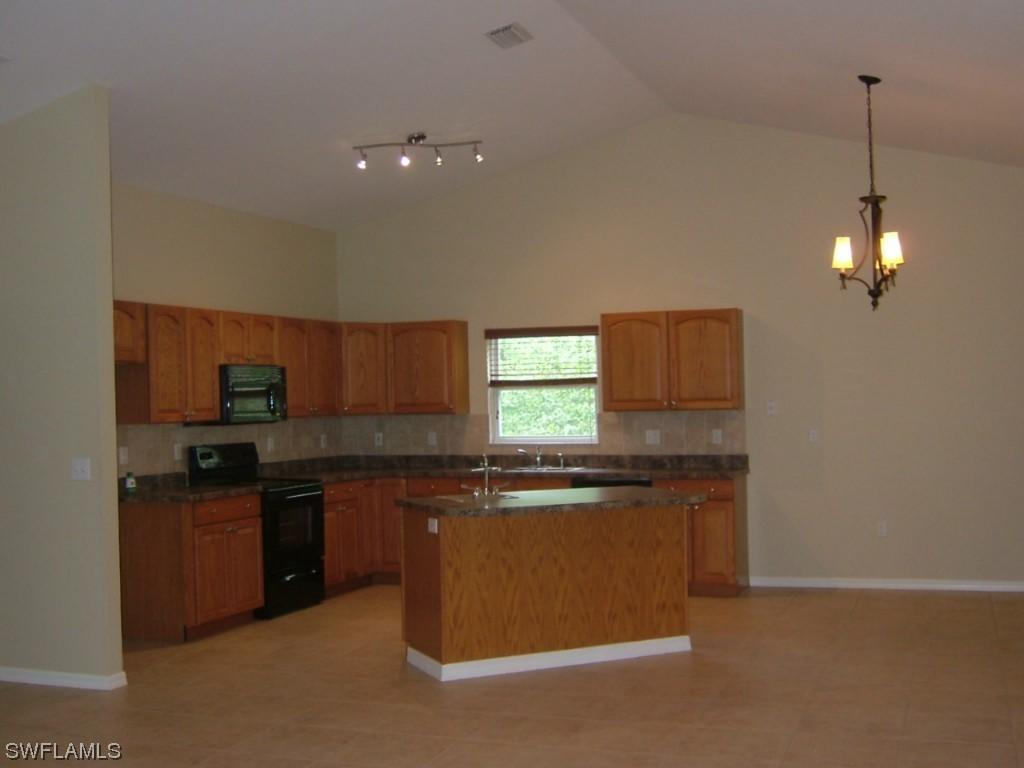 2871 2nd St., Naples, FL 34120