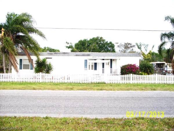 1766 Riverside Dr., Moore Haven, FL 33471