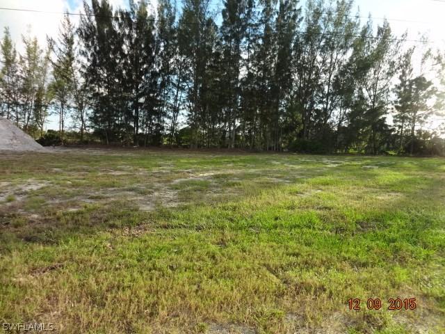 906 SW 23rd St., Cape Coral, FL 33991