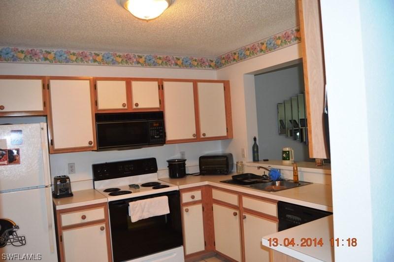 708 Landover Cir., Naples, FL 34104