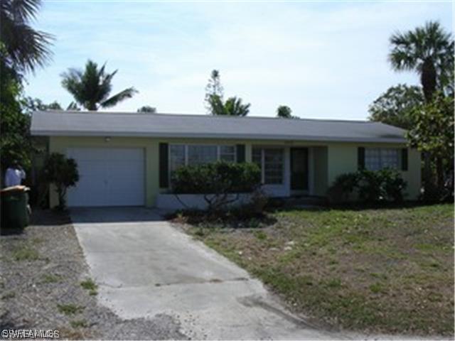 2490 42nd Ter., Naples, FL 34116