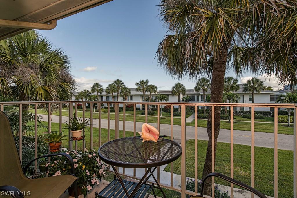 674 12th Ave., Naples, FL 34102