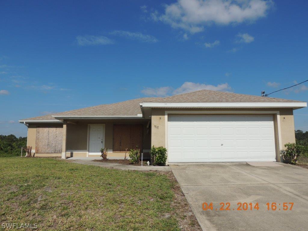 917 Hillcrest Ave., Lehigh Acres, FL 33974