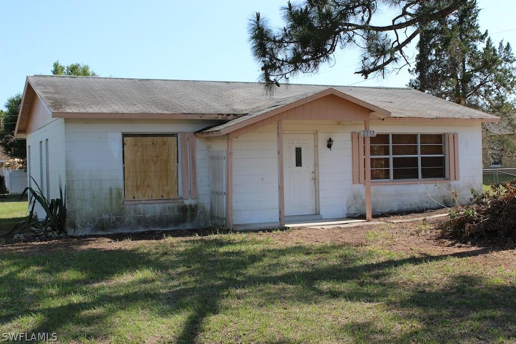2252 8th Ter., Lehigh Acres, FL 33936