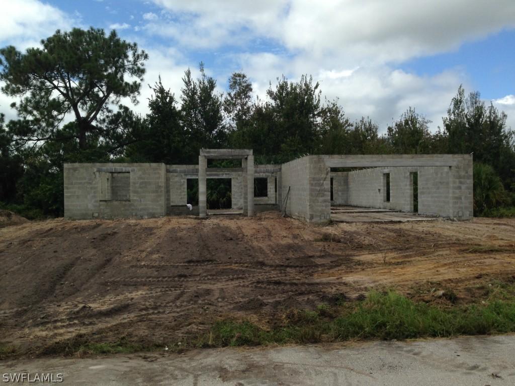 534 Oakfield Ave., Lehigh Acres, FL 33974