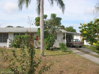 13 Vineyard St., Lehigh Acres, FL 33936