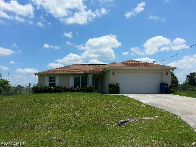 915 Margaret Ave., Lehigh Acres, FL 33974