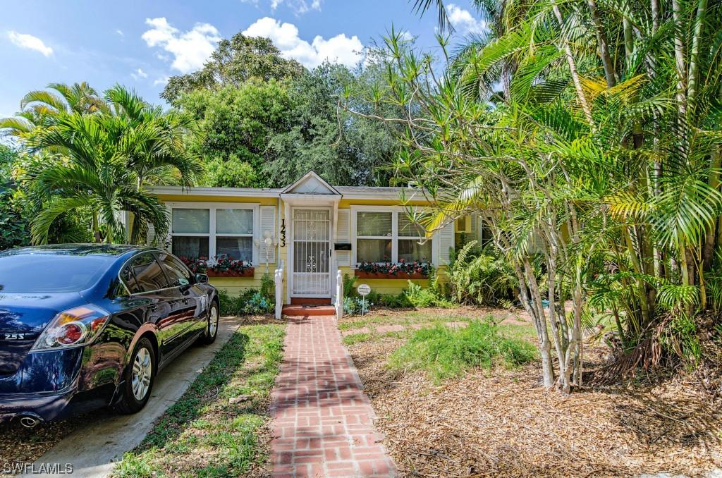 1233 8th Ave., Naples, FL 34102