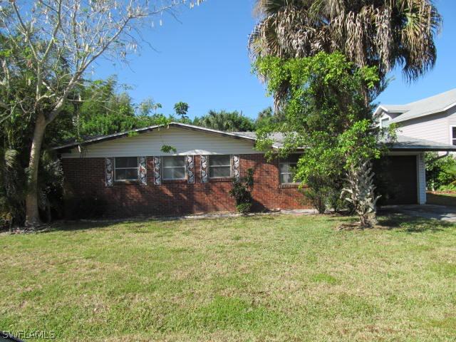 868 Marben Dr., Fort Myers, FL 33919