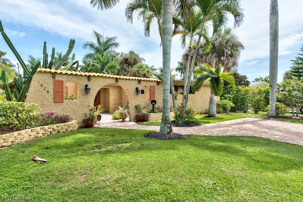 1079 6th Ln., Naples, FL 34102