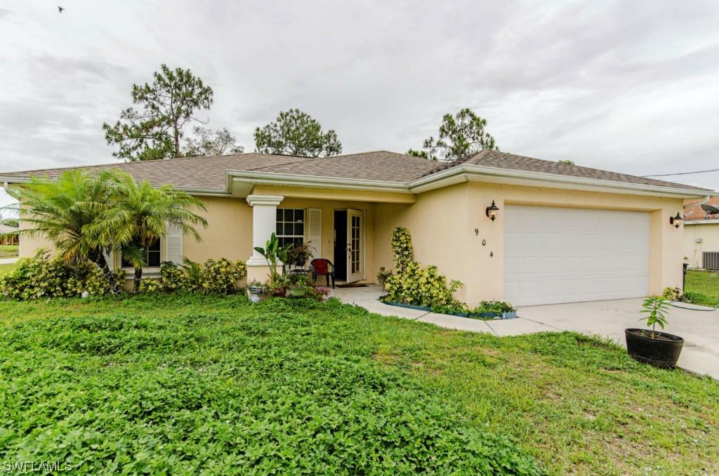 904 Agnes Ave., Lehigh Acres, FL 33971
