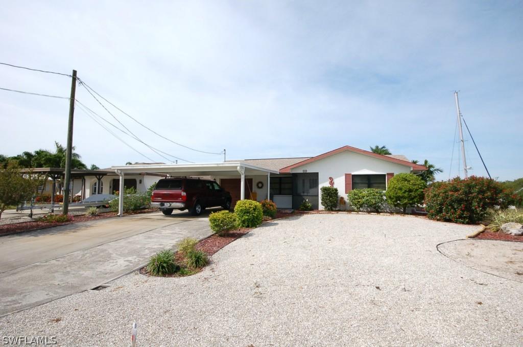 3703 Bayview Ave., St. James City, FL 33956