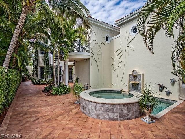 465 Second Ave., Naples, FL 34102