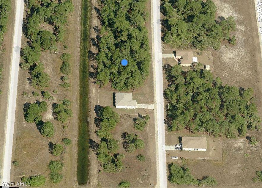454 Lampion Ave., Lehigh Acres, FL 33974