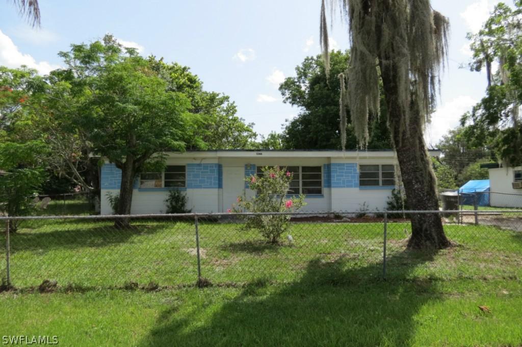 1346 Gardenia Ave., Fort Myers, FL 33916