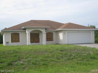242 Pullman St., Lehigh Acres, FL 33974