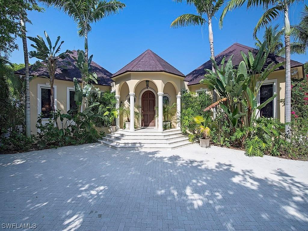 1390 Spyglass Ln., Naples, FL 34102