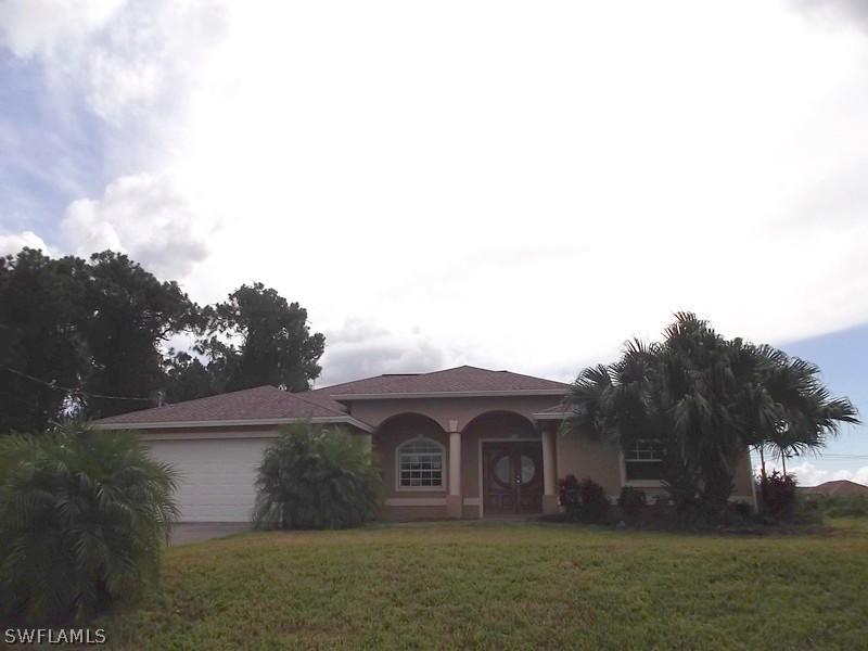 61 Clyde Ave., Lehigh Acres, FL 33976
