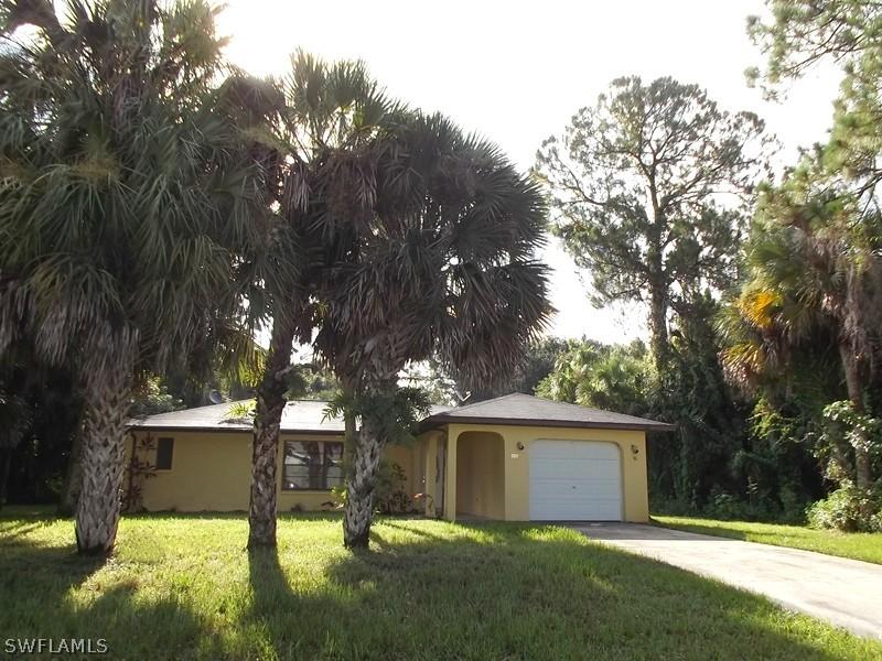 618 Robert Ave., Lehigh Acres, FL 33936