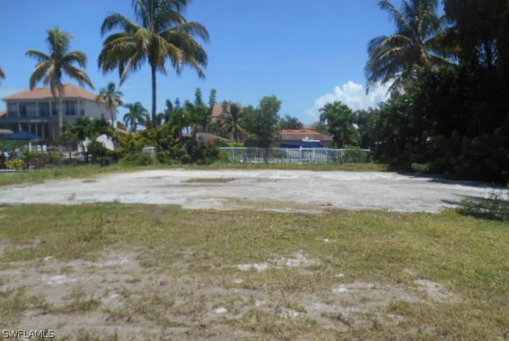 427 Willet Ave., Naples, FL 34108
