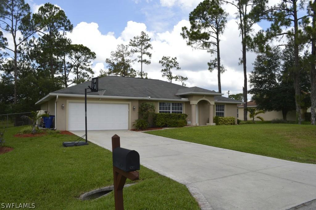 421 Poinsettia Ave., Lehigh Acres, FL 33972