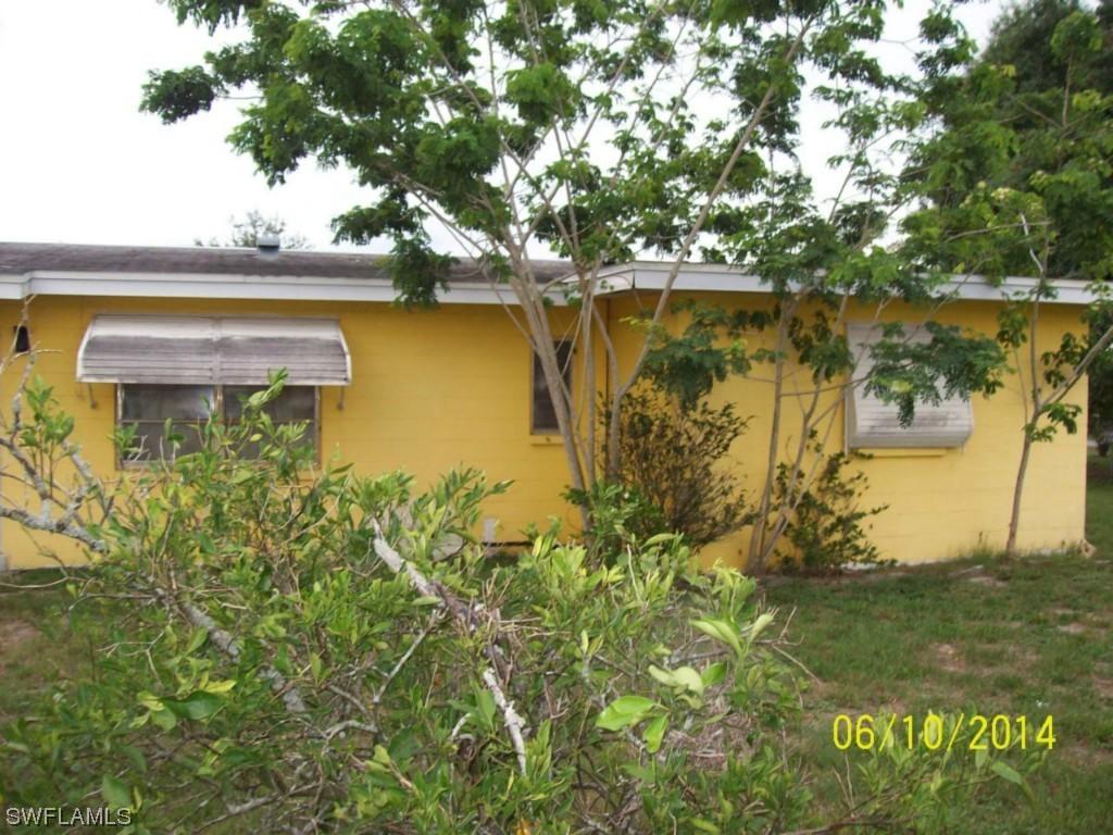 103 Oregon Rd., Lehigh Acres, FL 33936