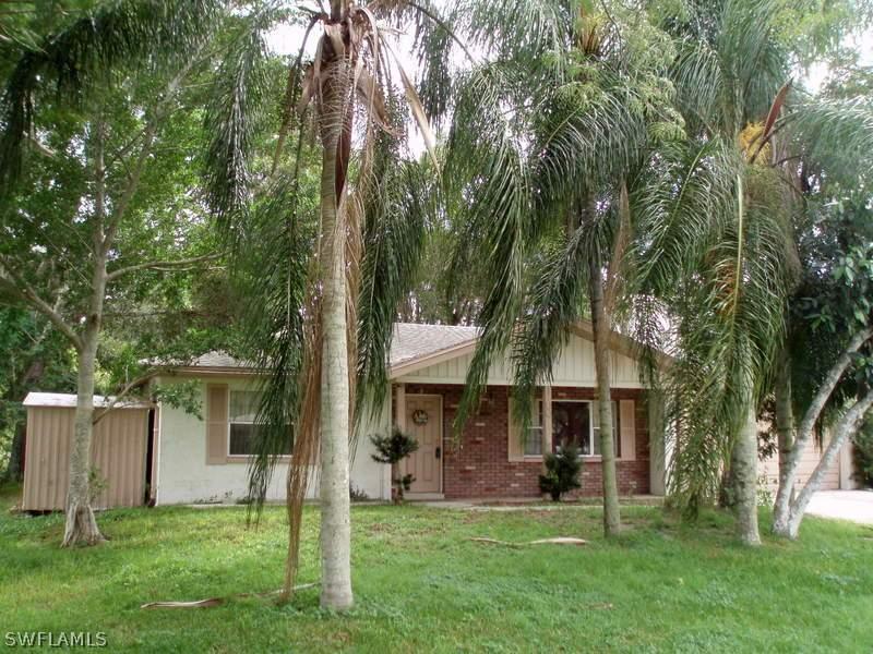 930 Entrada Dr., Fort Myers, FL 33919