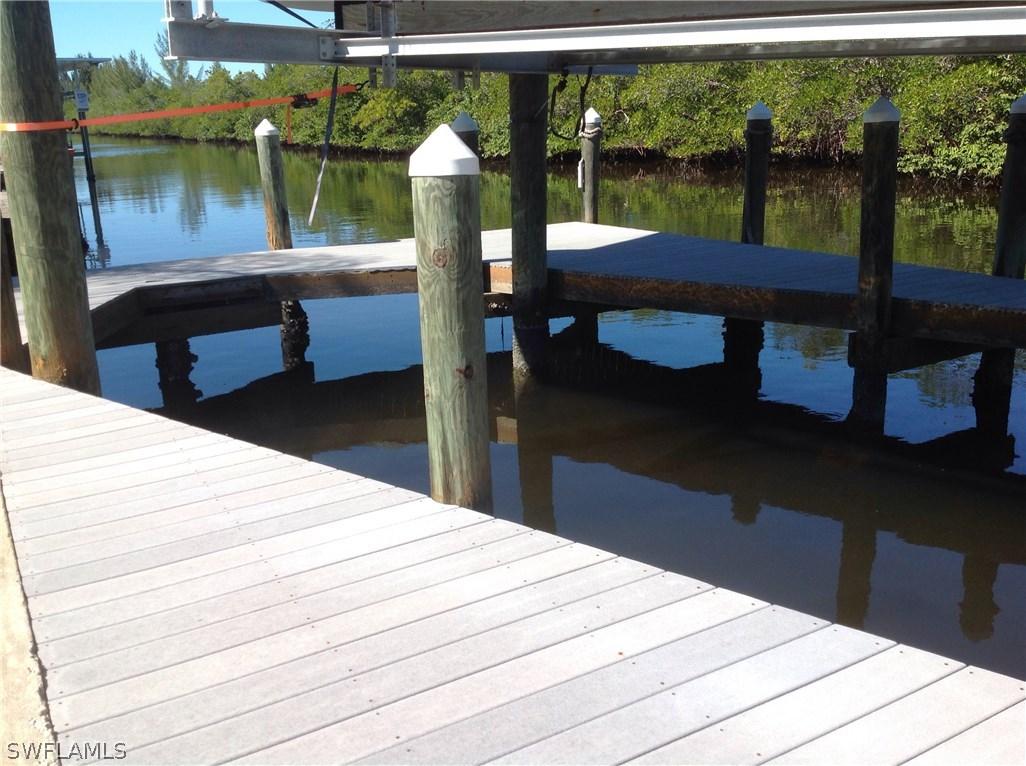 2916 8th Ave., St. James City, FL 33956