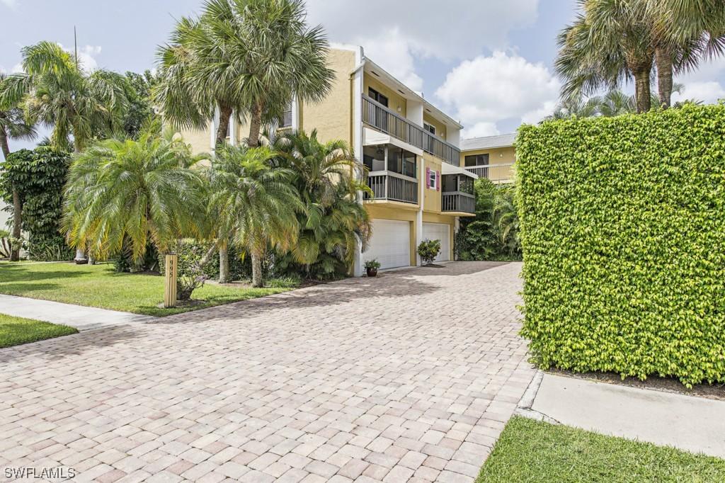 995 9th Ave. #5, Naples, FL 34102