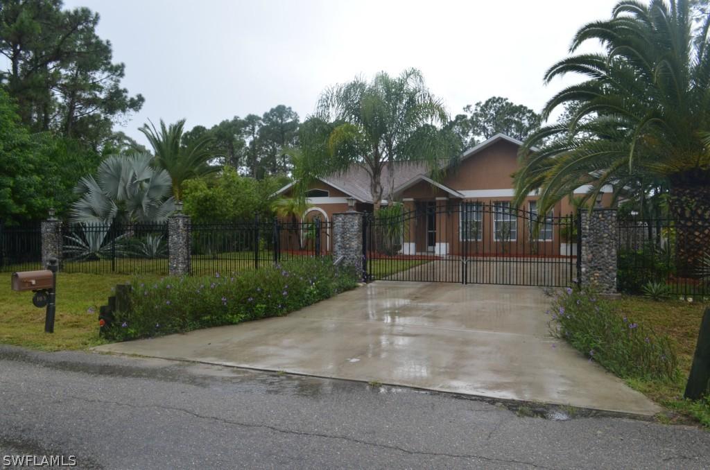 103 Wellington Ave., Lehigh Acres, FL 33936