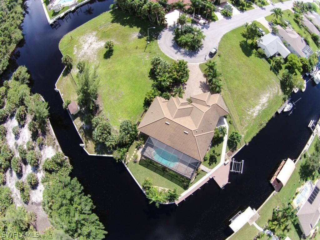 2105 Ottersrest Ln., Cape Coral, FL 33990