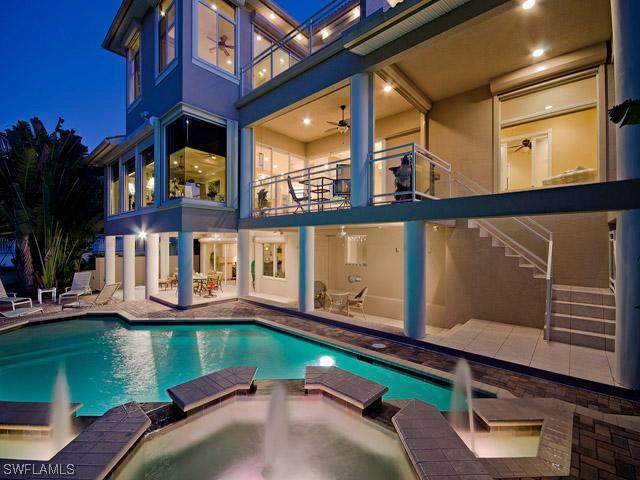 319 Lagoon Ave., Naples, FL 34108