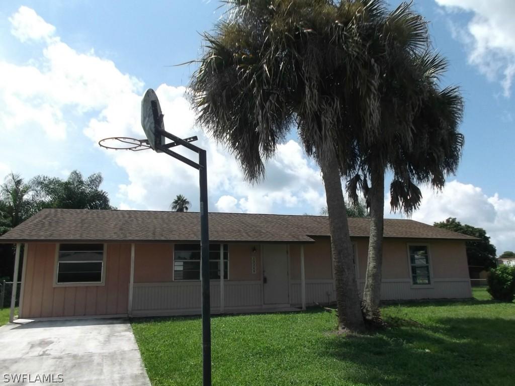 19368 Coraltree Ct., Lehigh Acres, FL 33936