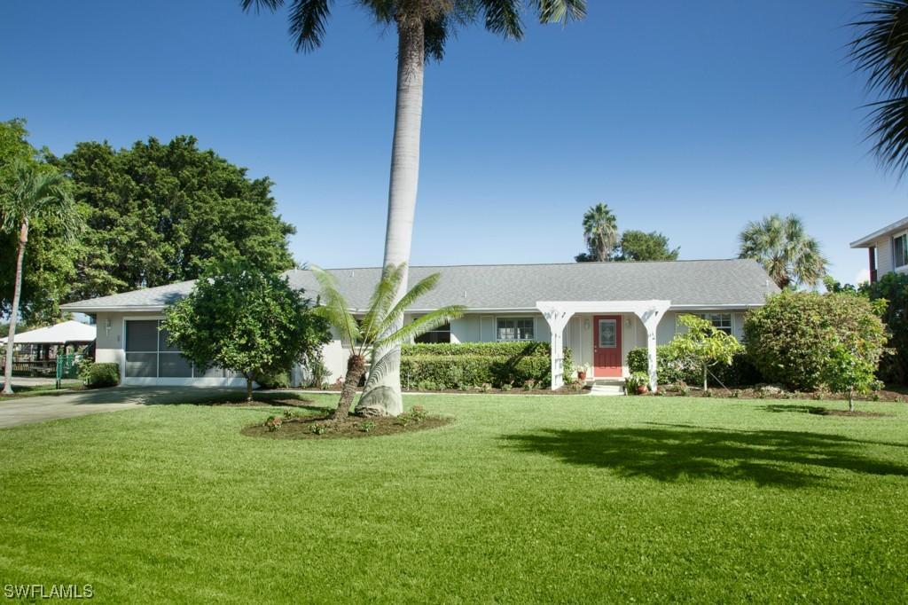 249 Lagoon Ave., Naples, FL 34108