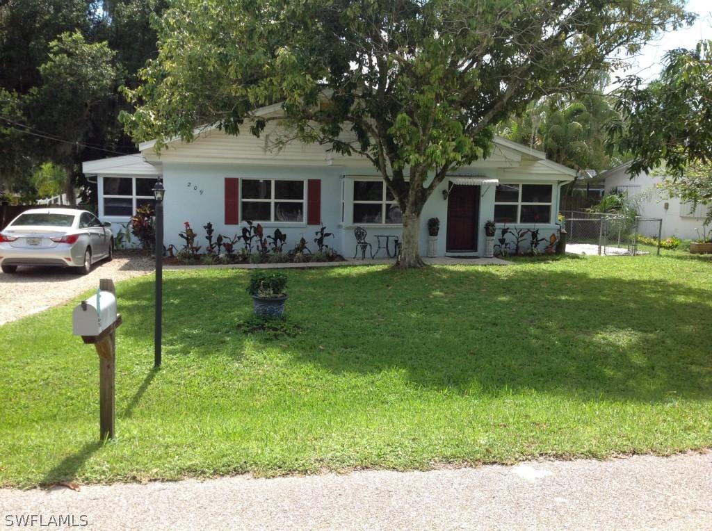 209 Kingston Dr., Fort Myers, FL 33905