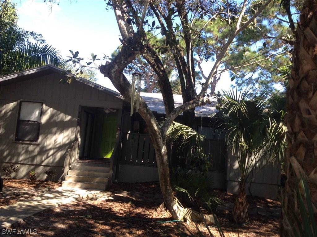 1053 Oak Forest Dr., Naples, FL 34104