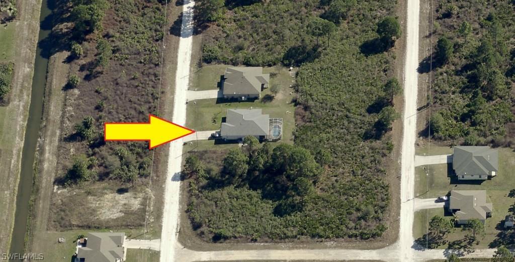 852 Chezy St., Lehigh Acres, FL 33974