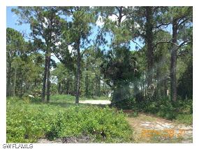 902 Acacia Ave., Lehigh Acres, FL 33972