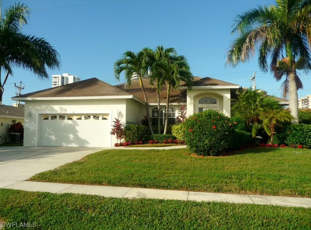 192 W Flamingo Cir., Marco Island, FL 34145