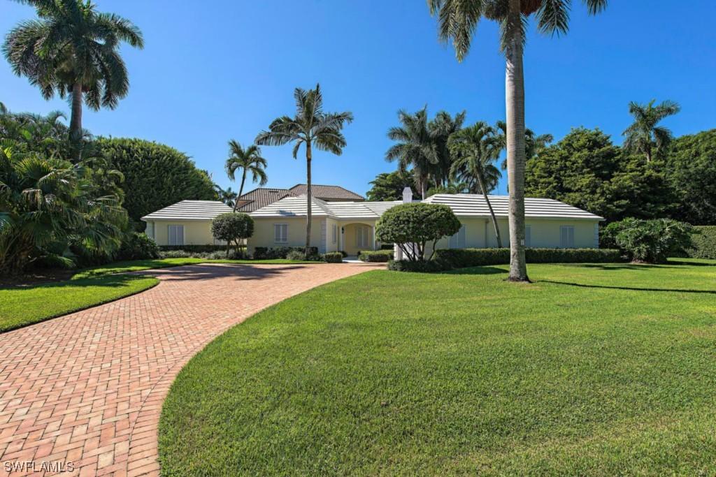 2575 Lantern Ln., Naples, FL 34102