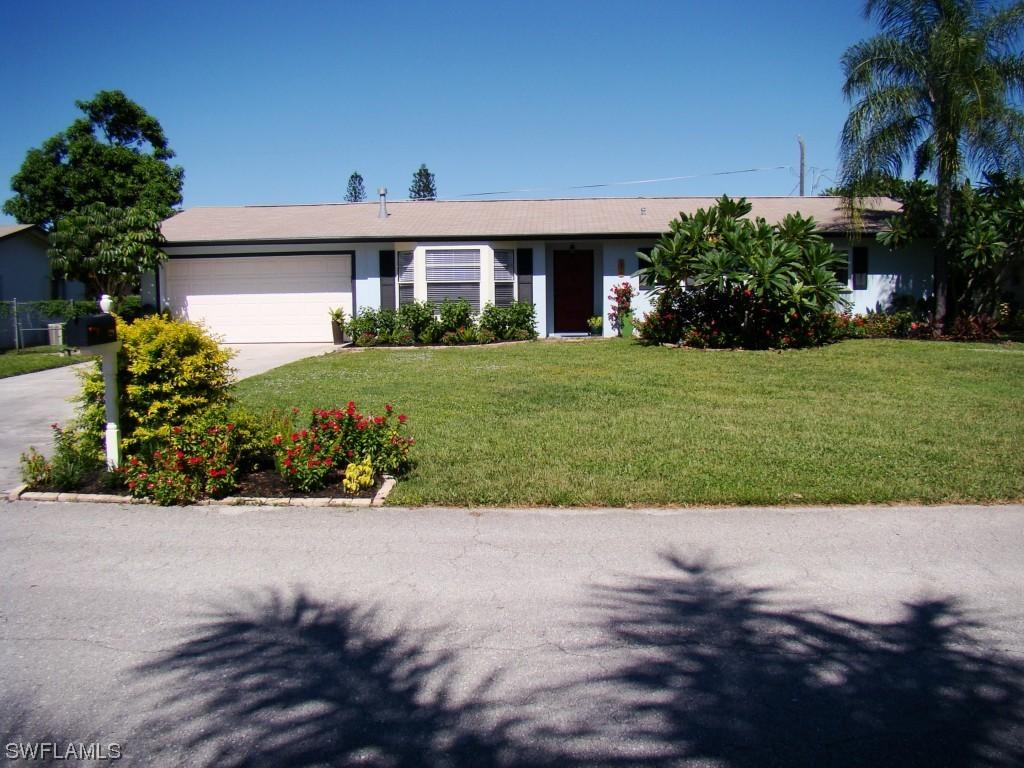 871 Entrada Dr., Fort Myers, FL 33919