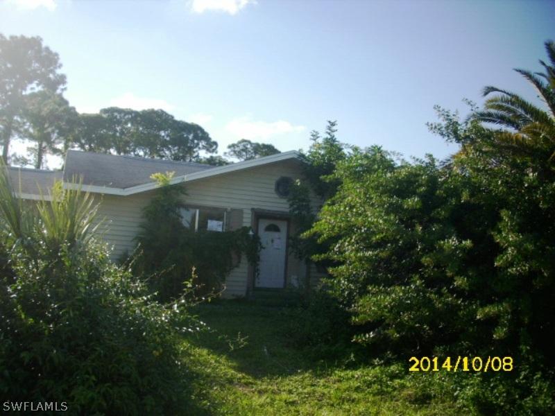 323 Greenwood Ave., Lehigh Acres, FL 33936