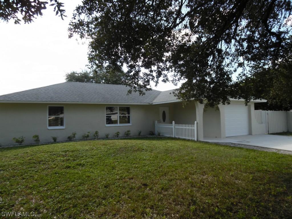 5260 20th Pl., Naples, FL 34116