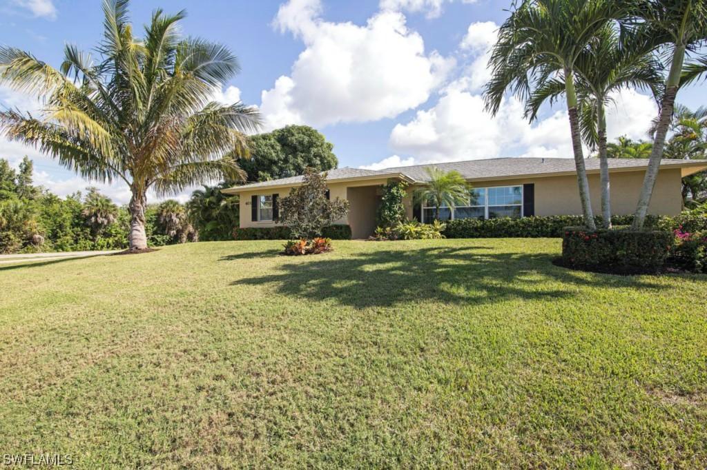 401 Panay Ave., Naples, FL 34113