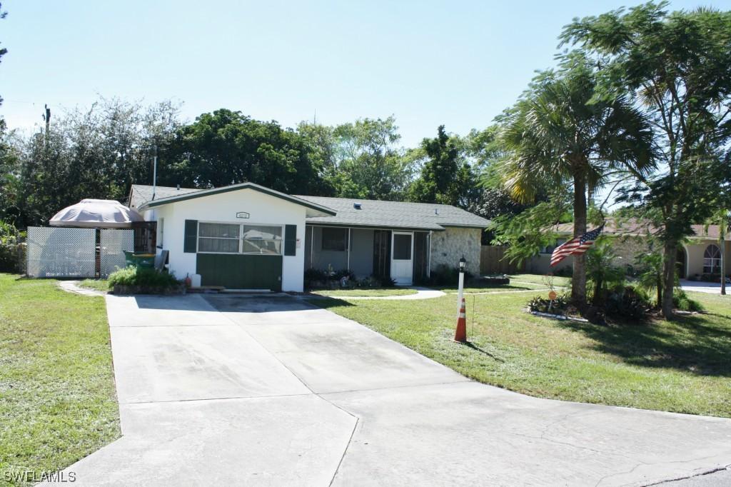 4272 19th Pl., Naples, FL 34116