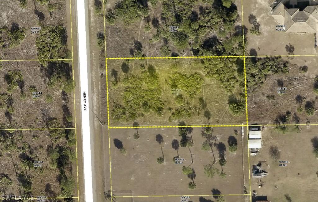 714 Henry Ave., Lehigh Acres, FL 33972