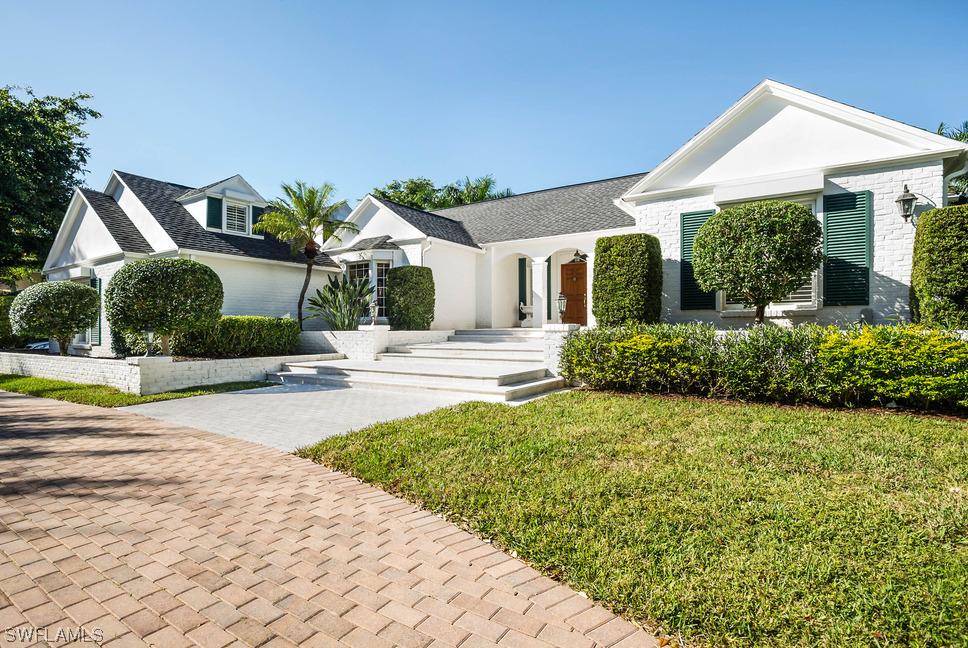 2700 Treasure Ln., Naples, FL 34102