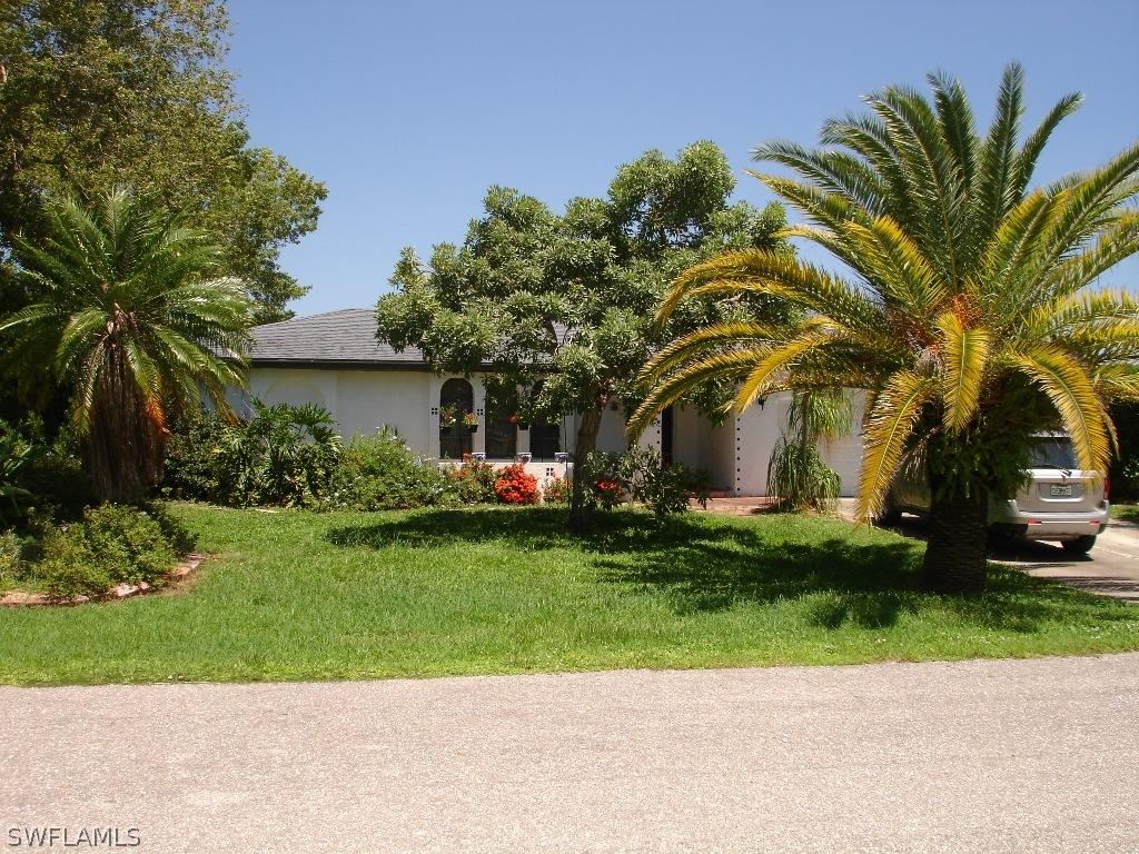 915 SE 17th Ter., Cape Coral, FL 33990