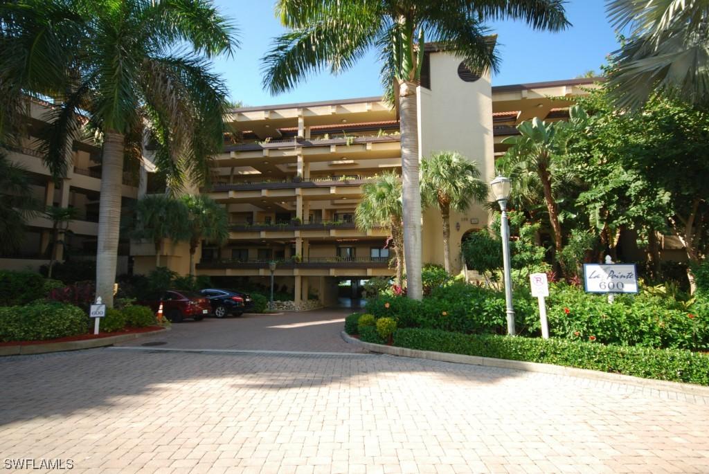 604 La Peninsula Blvd., Naples, FL 34113